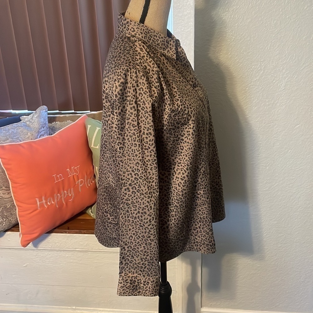 Chico's size 2 animal print long sleeve button down shirt. NWT - Picture 6 of 10